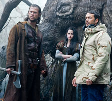 Chris Hemsworth, Kristen Stewart and Rupert Sanders Chris Hemsworth, Kristen Stewart and Rupert Sanders on the set of 'Snow White and the Huntsman'