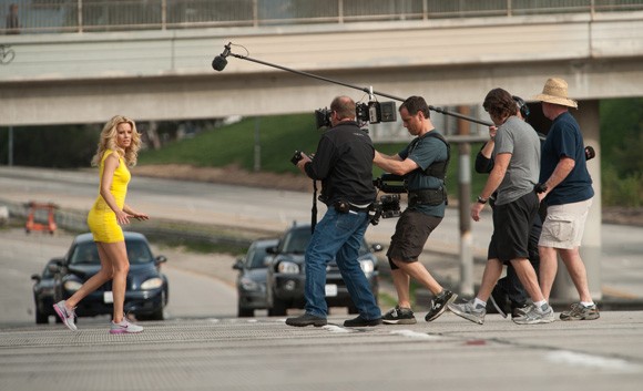 Elizabeth Banks Walk of Shame Freeway Shoot Elizabeth Banks Walk of Shame Freeway Shoot