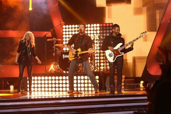 Shakira, Blake Shelton, and Usher on The Voice Season 4 Shakira, Blake Shelton, and Usher on The Voice Sing Come Together