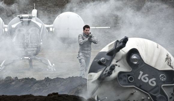 Tom Cruise in Oblivion Tom Cruise in Oblivion